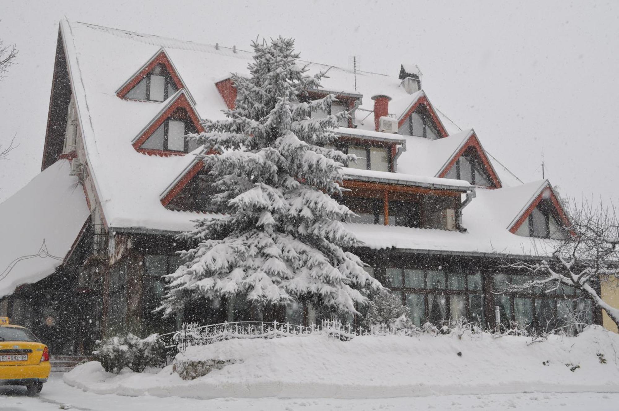 Hotel Sumski Feneri บิโตลา ภายนอก รูปภาพ
